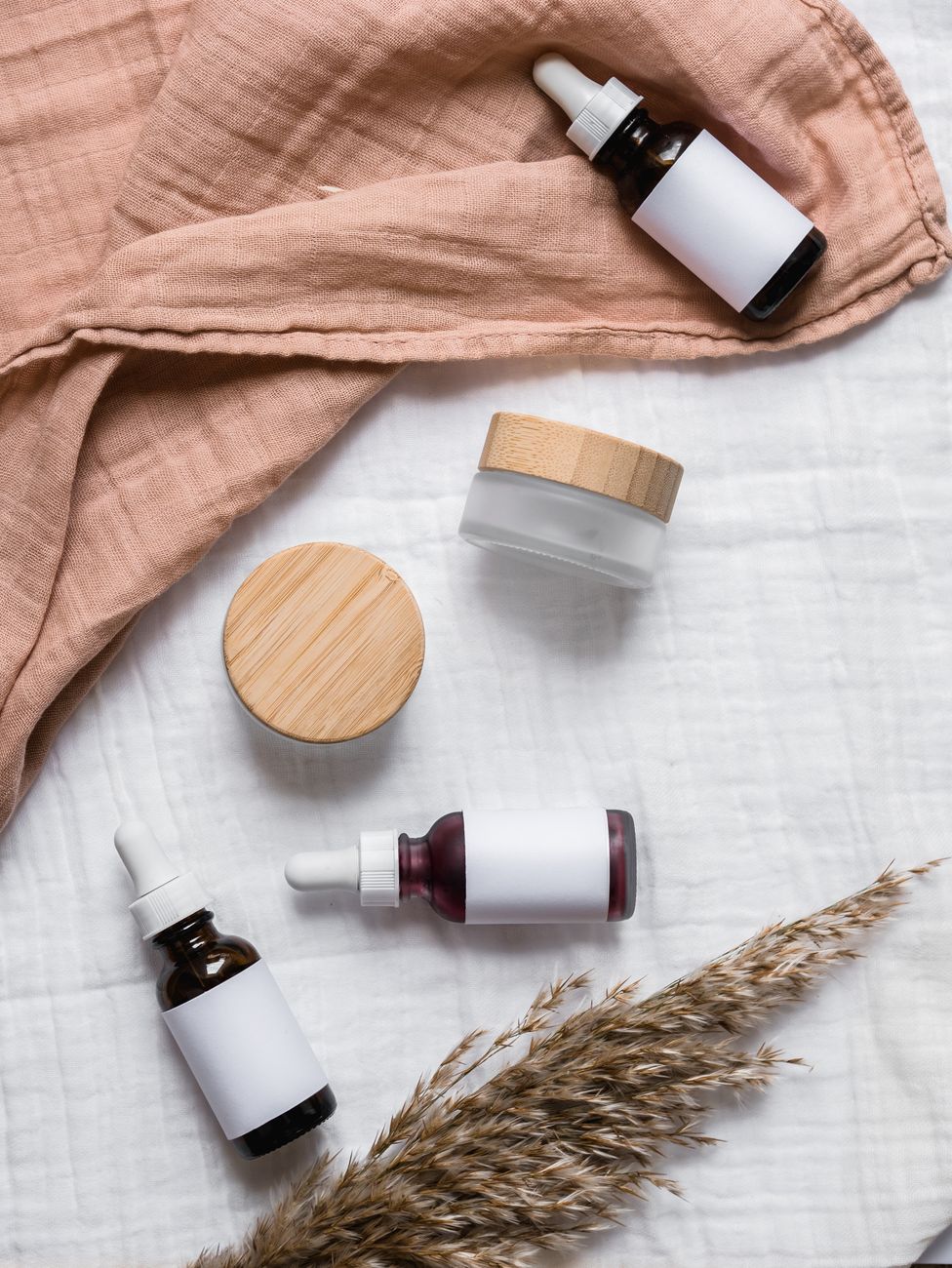 Kosmetik-Produkte auf Naturtextil